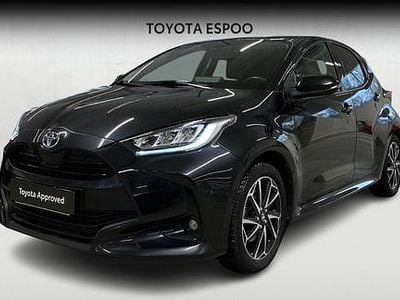 Käytetty Toyota Yaris Style 114 HP (83 kW) 2021 Musta Viistoperä