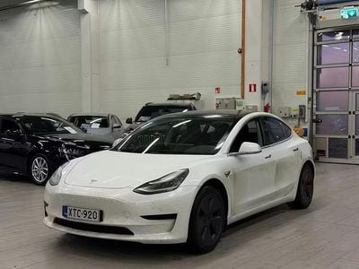 Valkoinen Käytetty 2020 Tesla Model 3 Standard Range Sedan | 18 900 € (Perustarjous)