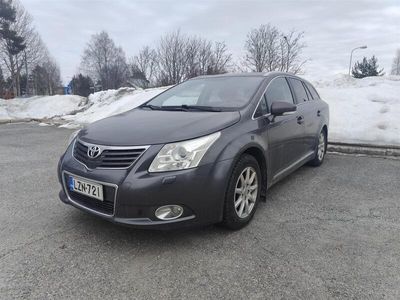 käytetty Toyota Avensis 1,8 Valvematic Sol Edition Wagon 147hv / Vetokoukku / Kahdet renkaat / Moottorinlämmitin