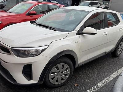 Valkoinen Käytetty 2025 Kia Stonic LX Katumaasturi | 23 480 € (Hieman kallis)