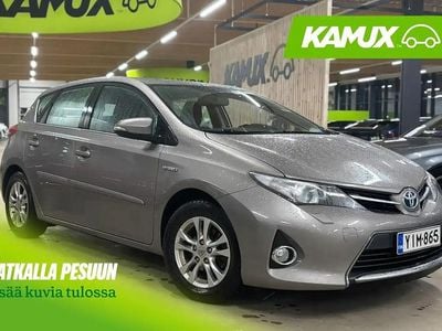 Ruskea Käytetty 2013 Toyota Auris Hybrid Comfort Sedan | 12 890 € (Perustarjous)