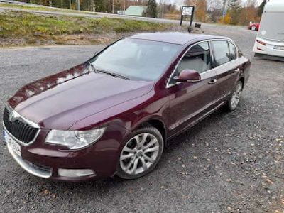 käytetty Skoda Superb 2,0 TDI CR DPF Elegance