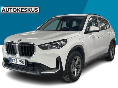 Valkoinen Käytetty 2024 BMW X1 Katumaasturi | 42 590 € (Hieman kallis)