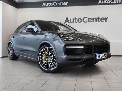 Harmaa Käytetty 2020 Porsche Cayenne Turbo S Katumaasturi | 95 800 €