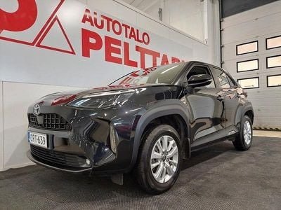 Käytetty Toyota Yaris Cross Active 116 HP (85 kW) 2024 Musta Katumaasturi