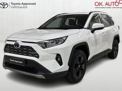 Valkoinen Käytetty 2025 Toyota RAV4 Hybrid Active Katumaasturi | 43 990 € (Hyvä tarjous)