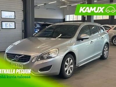Käytetty Volvo V60 Momentum 136 HP (100 kW) 2013 Hopea / harmaa Farmari