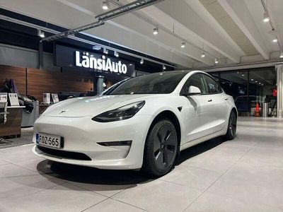 Valkoinen Käytetty 2021 Tesla Model 3 Sedan | 26 340 € (Perustarjous)