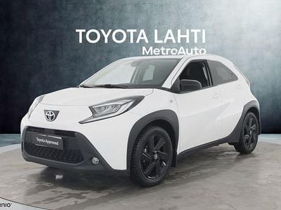Käytetty Toyota Aygo X Edition 71 HP (52 kW) 2023 Valkoinen Katumaasturi