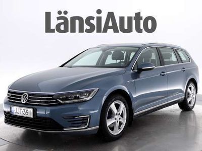 käytetty VW Passat Variant Comfortline 1,4 TSI EcoFuel 110 kW (150 hv) DSG-automaatti - Kaasu/Bensa, Peruutuskamera, Vetokoukku, Dynaudio, Automaattinen ilmastointi