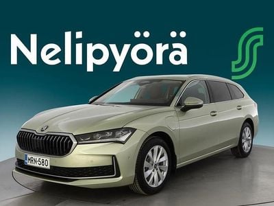 Keltainen Käytetty 2025 Skoda Superb Style Farmari | 46 590 €
