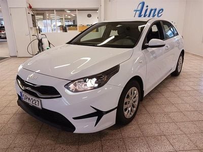Valkoinen Käytetty 2024 Kia Ceed LX Viistoperä | 23 990 € (Hieman kallis)