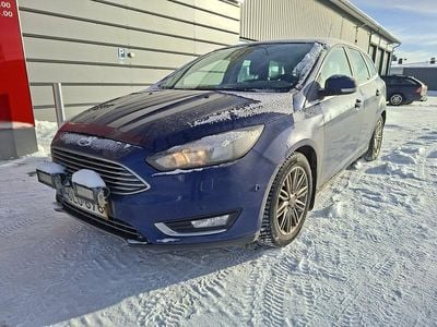 Käytetty Ford Focus Titanium 125 HP (91 kW) 2016 Sininen Farmari