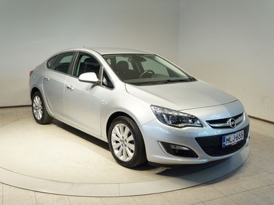 käytetty Opel Astra 4-ov Cosmo 1,4 Turbo 103kW AT6 - Navigointi, Vakionopeudensäädin, Vetokoukku, Moottorinlämmitin, Aut