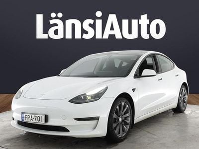 Valkoinen Käytetty 2021 Tesla Model 3 Sedan | 27 490 € (Perustarjous)