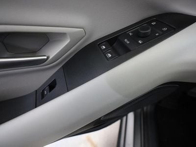 Magnetic Käytetty 2024 Ford Explorer Extended Range Katumaasturi | 39 950 €