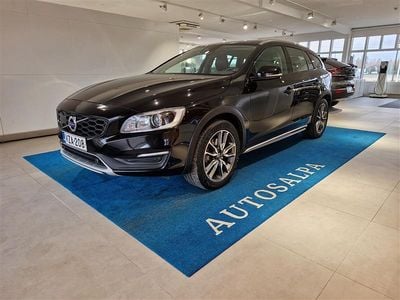 Käytetty Volvo V60 CC Summum 2017 Farmari