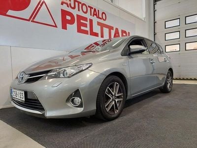 Peessi Käytetty 2015 Toyota Auris Hybrid Active Viistoperä | 14 390 € (Hyvä tarjous)