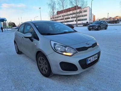 Käytetty Kia Rio LX 86 HP (63 kW) 2013 Ruskea Viistoperä