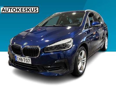 käytetty BMW 225 Active Tourer 2-sarja xe A F45 Sport **Hud / Nahkaverhoilu / Navi / P.kamera / Urheiluistuimet**