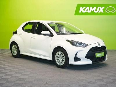 Käytetty Toyota Yaris Basis 72 HP (52 kW) 2022 Valkoinen Sedan