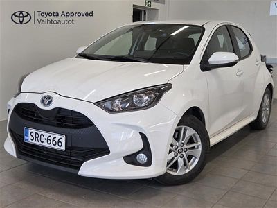Valkoinen Käytetty 2024 Toyota Yaris Hybrid Active Viistoperä | 20 890 € (Perustarjous)