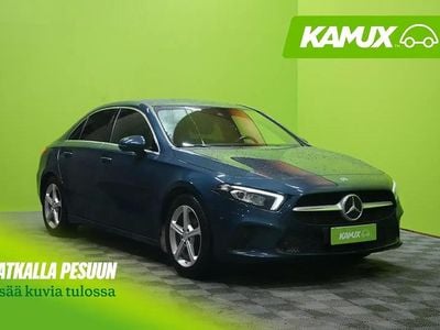 Käytetty Mercedes A180 Business 136 HP (100 kW) 2022 Sininen Sedan