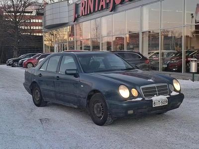 Käytetty Mercedes E200 Avantgarde 1998