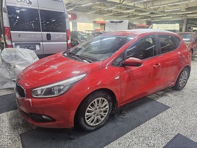 Punainen Käytetty 2014 Kia Ceed LX Viistoperä | 6 890 € (Supertarjous)