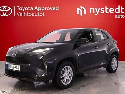 Musta Käytetty 2022 Toyota Yaris Cross Active Katumaasturi | 27 890 € (Hieman kallis)
