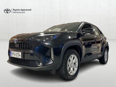 Musta Käytetty 2024 Toyota Yaris Cross Active Katumaasturi | 28 990 € (Perustarjous)
