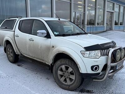 Valkoinen Käytetty 2012 Mitsubishi L200 Plus Nouto | 15 900 € (Hieman kallis)