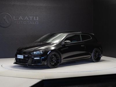 käytetty VW Scirocco R 2,0 TSI 195kw DSG-Aut. / Dynaudio / Panorama / Lippasarja / 19'' Motec / Bi-Xenon / Tutkat / Navigointi