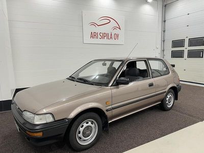 Käytetty Toyota Corolla 1989 Ruskea Viistoperä