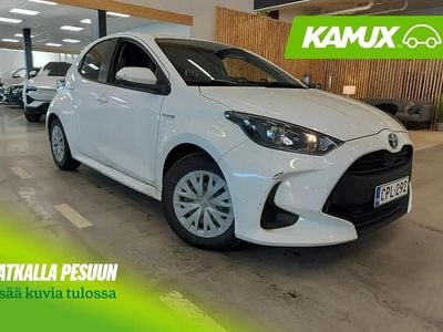 Käytetty Toyota Yaris Hybrid Active 116 HP (85 kW) 2021 Valkoinen Sedan