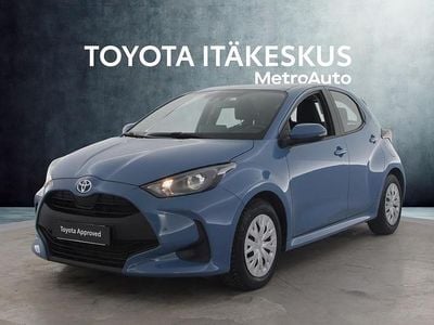 Käytetty Toyota Yaris Hybrid Active 116 HP (85 kW) 2021 Sininen Viistoperä