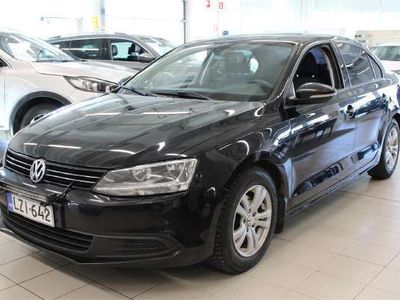 käytetty VW Jetta Comfortline 1,2 TSI 105 hv BlueMotion Technology / MOOTTORINLÄMMITIN / PARKKITUTKAT EDESSÄ JA TAKANA