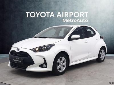 Käytetty Toyota Yaris Hybrid Active 116 HP (85 kW) 2023 Valkoinen Viistoperä