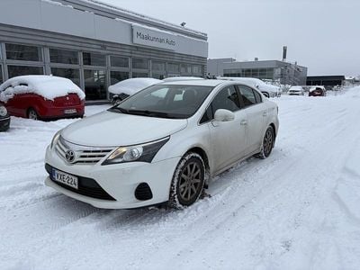 Käytetty Toyota Avensis Life 132 HP (97 kW) 2013 Valkoinen Sedan