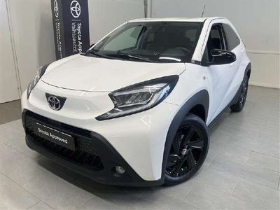 Valkoinen Käytetty 2022 Toyota Aygo X-play Viistoperä | 17 950 €