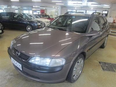 Peessi Käytetty 1998 Opel Vectra Farmari | 2 700 €