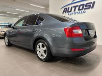 Käytetty Skoda Octavia Elegance 140 HP (102 kW) 2015 Harmaa Viistoperä
