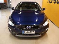 käytetty Volvo V60 D4 AWD R-Design Edition aut / VOC / Kaistavahti / Adapt.Cruise / Vetokoukku / Kattoluukku / Huoltokirja /