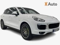 Käytetty Porsche Cayenne S E-Hybrid Platinum Edition 333 HP (244 kW) 2017 Katumaasturi