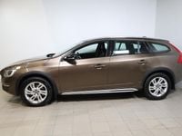 Käytetty Volvo V60 CC Business Edition 190 HP (139 kW) 2018 Ruskea Farmari