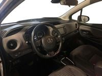 Käytetty Toyota Yaris Hybrid Edition 72 HP (52 kW) 2017 Hopea Viistoperä