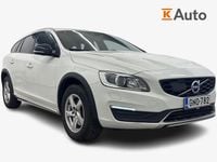 Käytetty Volvo V60 CC Summum 190 HP (139 kW) 2016 Valkoinen Farmari