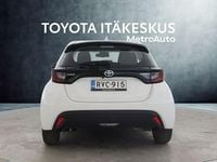 Käytetty Toyota Yaris Active 114 HP (83 kW) 2023 Valkoinen Viistoperä