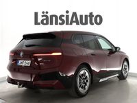 käytetty BMW iX xDrive40 Signature / Huippuvarusteet! / Vetokoukku / Sports Package / Harman/Kardon /