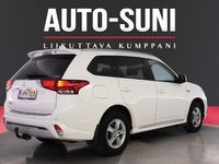 Käytetty Mitsubishi Outlander P-HEV Invite 135 HP (99 kW) 2019 Valkoinen Katumaasturi